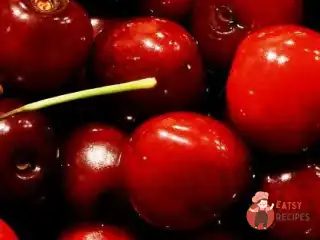 Дієтична сирна запіканка з вишнею