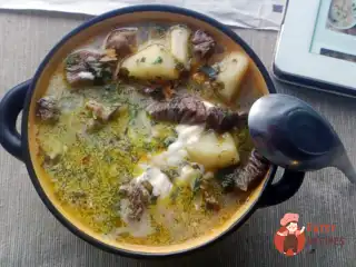 Щавельний суп з яловичиною