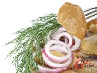 Мариновані капелюшки печериць з білим вином і фенхеле