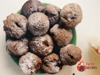 Шоколадні мафіни з полуницею