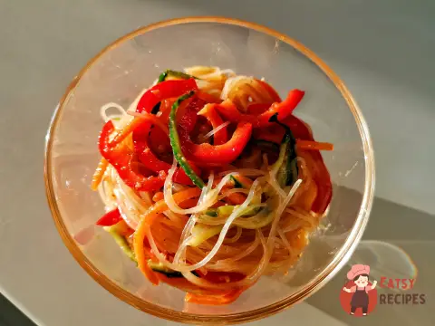 Фунчоза з овочами та морквою по-корейськи