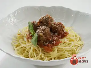 Паста з яловичими фрикадельками