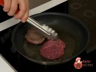 Крок 3: Стейк із перцевим соусом