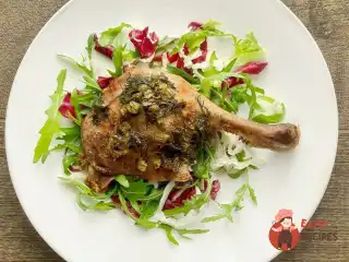 Качині ніжки з кропом і сиром