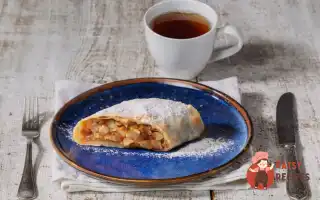 Пісний штрудель з яблуками