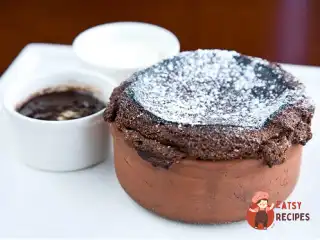 Шоколадне суфле з білим шоколадним кремом