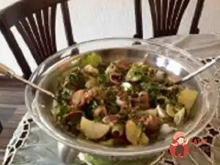 Салат нісуаз з квасолею та перепелиними яйцями