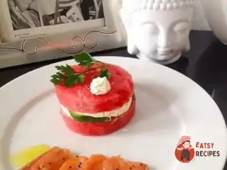 Карпаччо з лосося з кавуном та авокадо