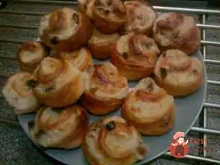 Равлики з родзинками та кремом
