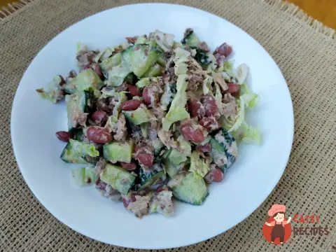 Салат з тунцем та квасолею