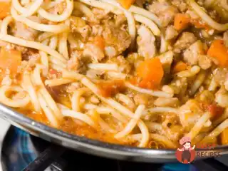 Паста з ковбасками
