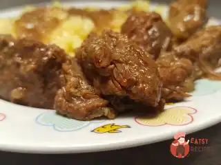 Ніжна тушкована яловичина