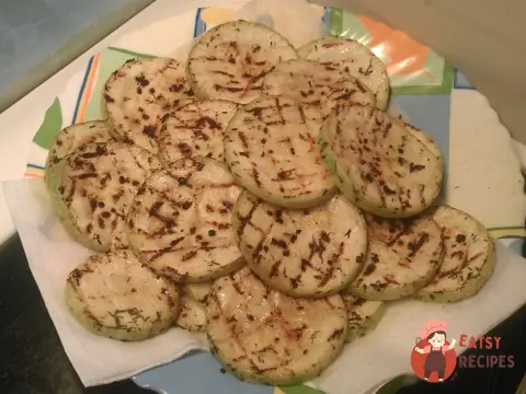 Кабачки в маринаді, смажені на сковороді-гриль.