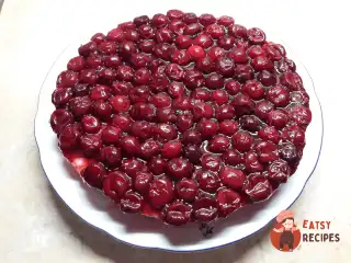 Легкий вишневий чізкейк