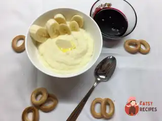 Манна каша на топленому молоці з вершковим маслом