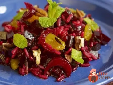Салат з буряка з родзинками