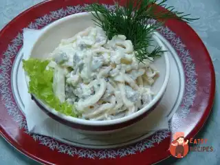 Салат із кальмарів із грибами
