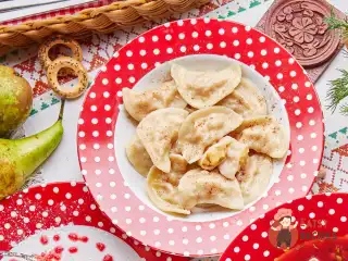 Пісні вареники з айвою та кокосовими вершками
