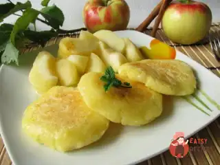 Яблучні млинці з лимонною цедрою