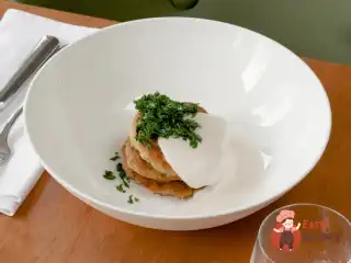 Нутові оладки з цукіні