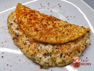 Яєчня з сиром дорблю