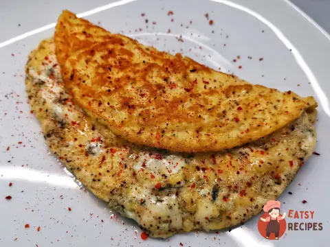 Яєчня з сиром дорблю