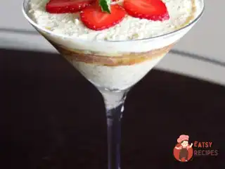 Сирний трифл з яблуками та корицею