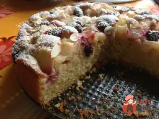 Пиріг з грушею і ожиною