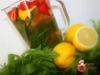 Лимонад з м'ятою, тархуном та полуницею