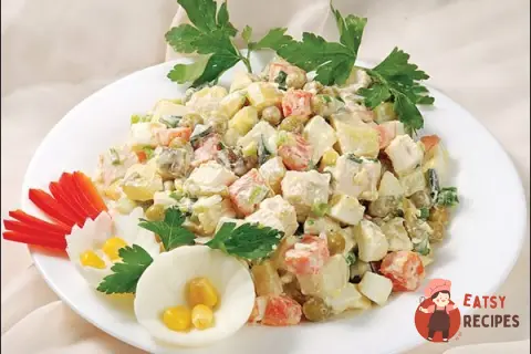 Салат «Столичний» з куркою та крабовими паличками
