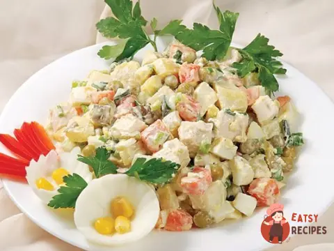 Салат «Столичний» з куркою та крабовими паличками