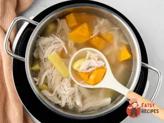 Крок 4: Гарбузовий крем-суп з куркою