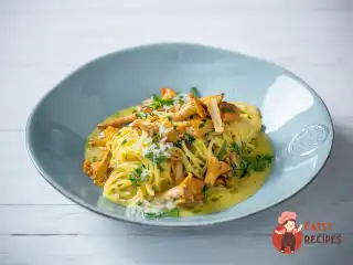 Спагетті з лисичками