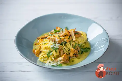 Спагетті з лисичками