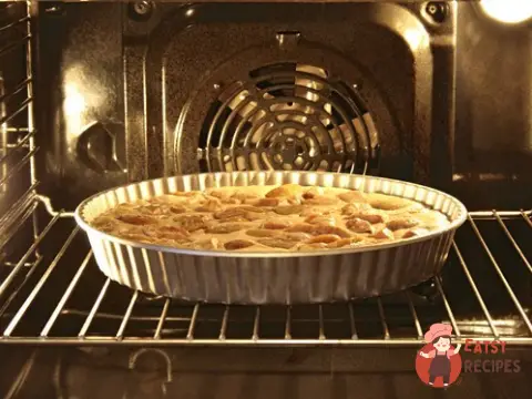 Класичний яблучний пиріг