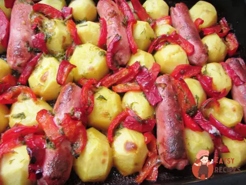 Печену картоплю з ковбасками