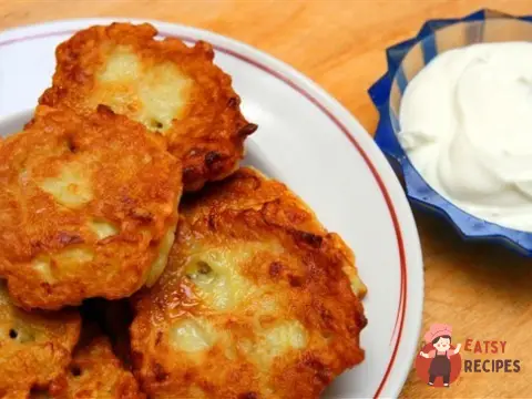 Картопляні котлети з грибним соусом