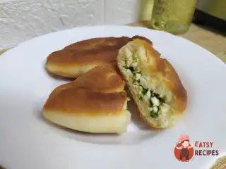 Пиріжки з яйцем і зеленою цибулею