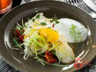 Палтус із салатом із фенхелю та йогуртом