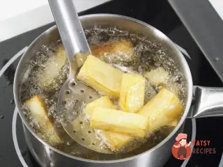 Крок 5: Філе міньйон з соусом борделез і картоплею конфі