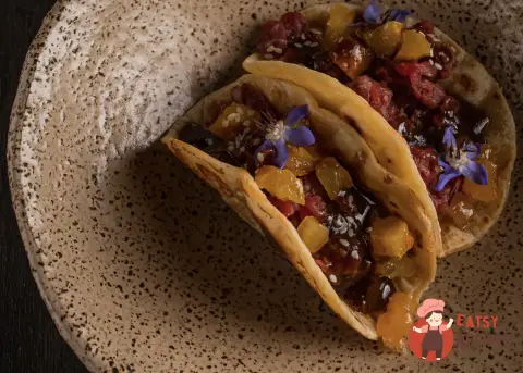 Тако з яловичиною та маринованою курагою