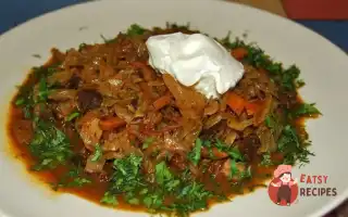 Тушкована Капуста З Куркою Та Грибами