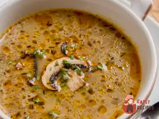 Грибний суп на бульйоні з індички з часником та зеленню