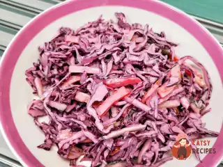 Коулсло з червонокачанної капусти з халапеньо