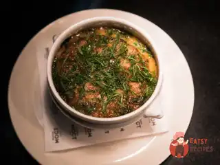 Цибулевий суп із грінками