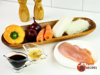 Крок 1: Тепла фунчоза з куркою та овочами