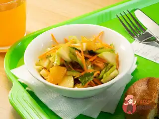 Салат з яблуками, морквою та селерою