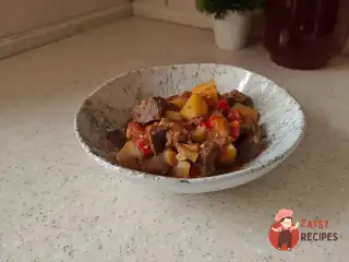 Рагу з яловичиною та білими баклажанами