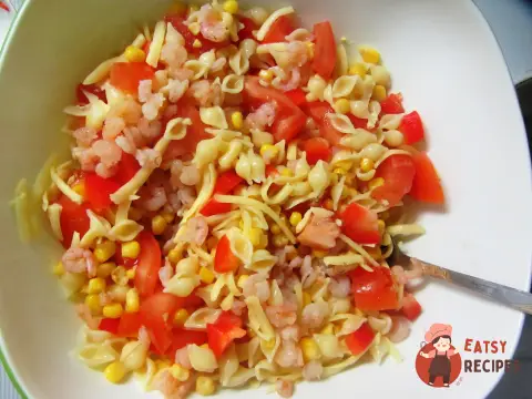 Італійський салат з шинкою, сиром та овочами