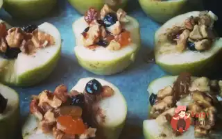 Запечені Яблука З Родзинками, Горіхами Та Корицею